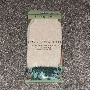 Live green exfoliating mitts